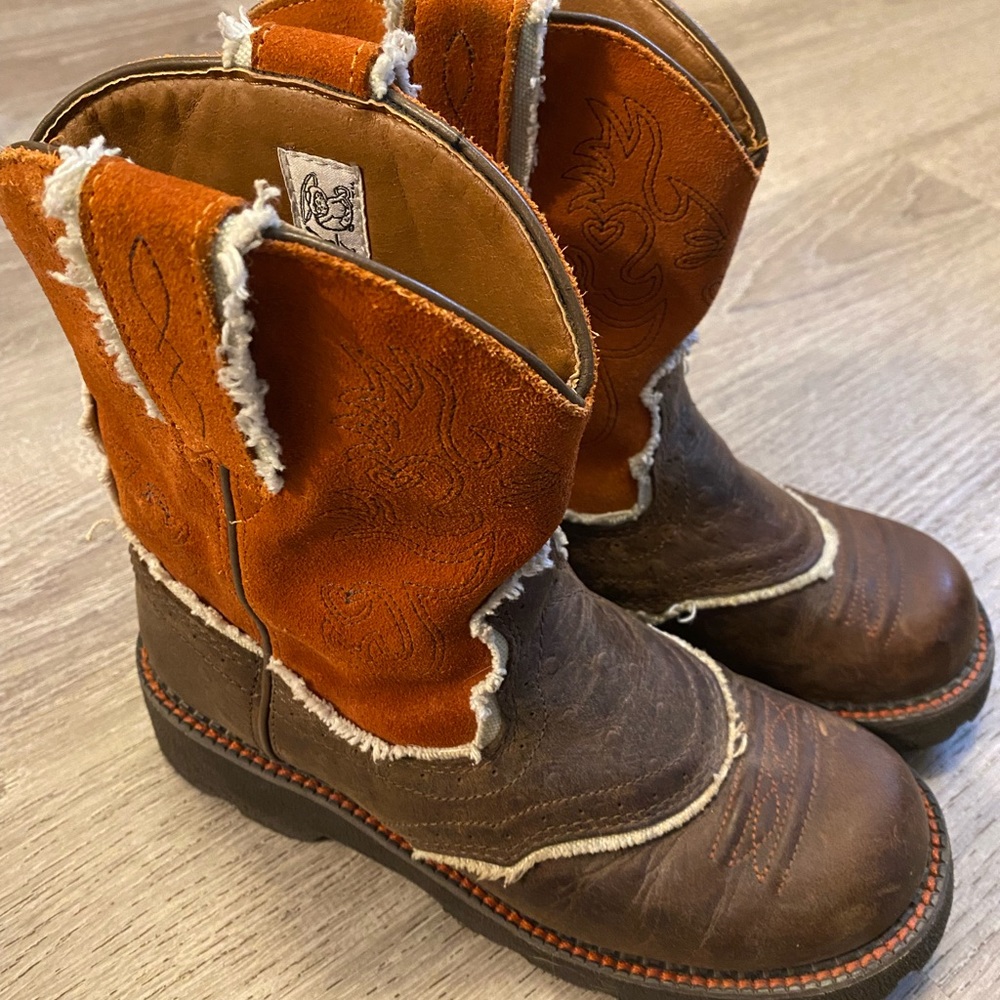 Vintage Ariat FatBaby boots, size 6